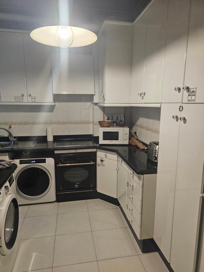 Habitacion Amplia Y Centrica En Piso Compartido A Coruña Kültér fotó