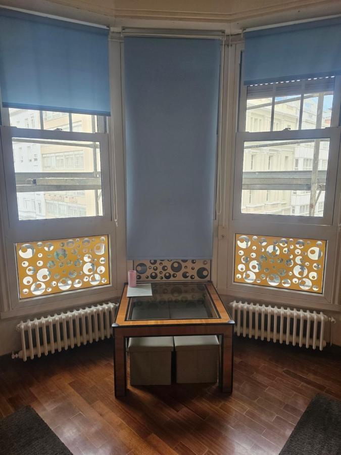 Habitacion Amplia Y Centrica En Piso Compartido A Coruña Kültér fotó